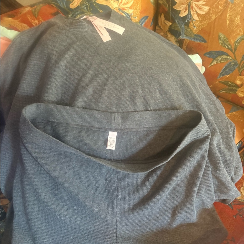 Victoria's Secret woman’s  gray comfy pajama short set …xxl but runs small